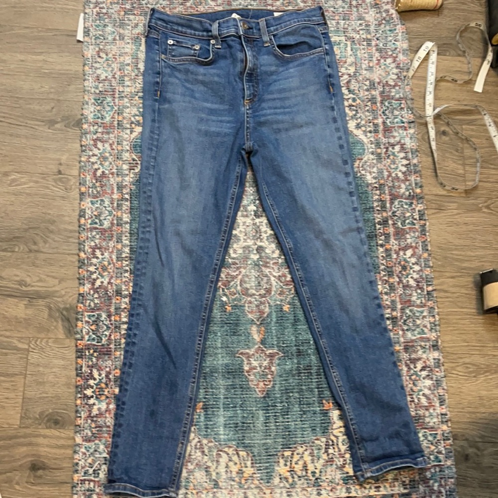 Women’s High Rise Ankle Skinny jeans.